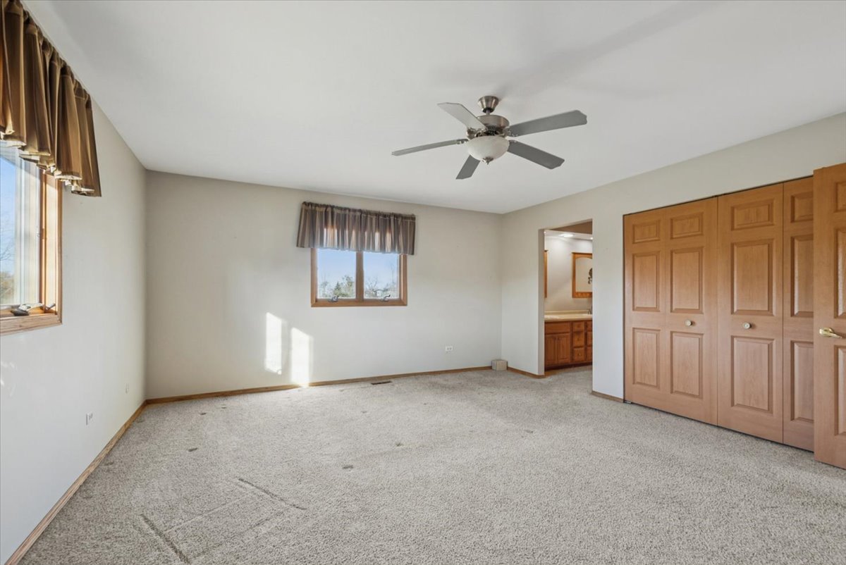 10925 Valley Court, Palos Hills, IL 60465