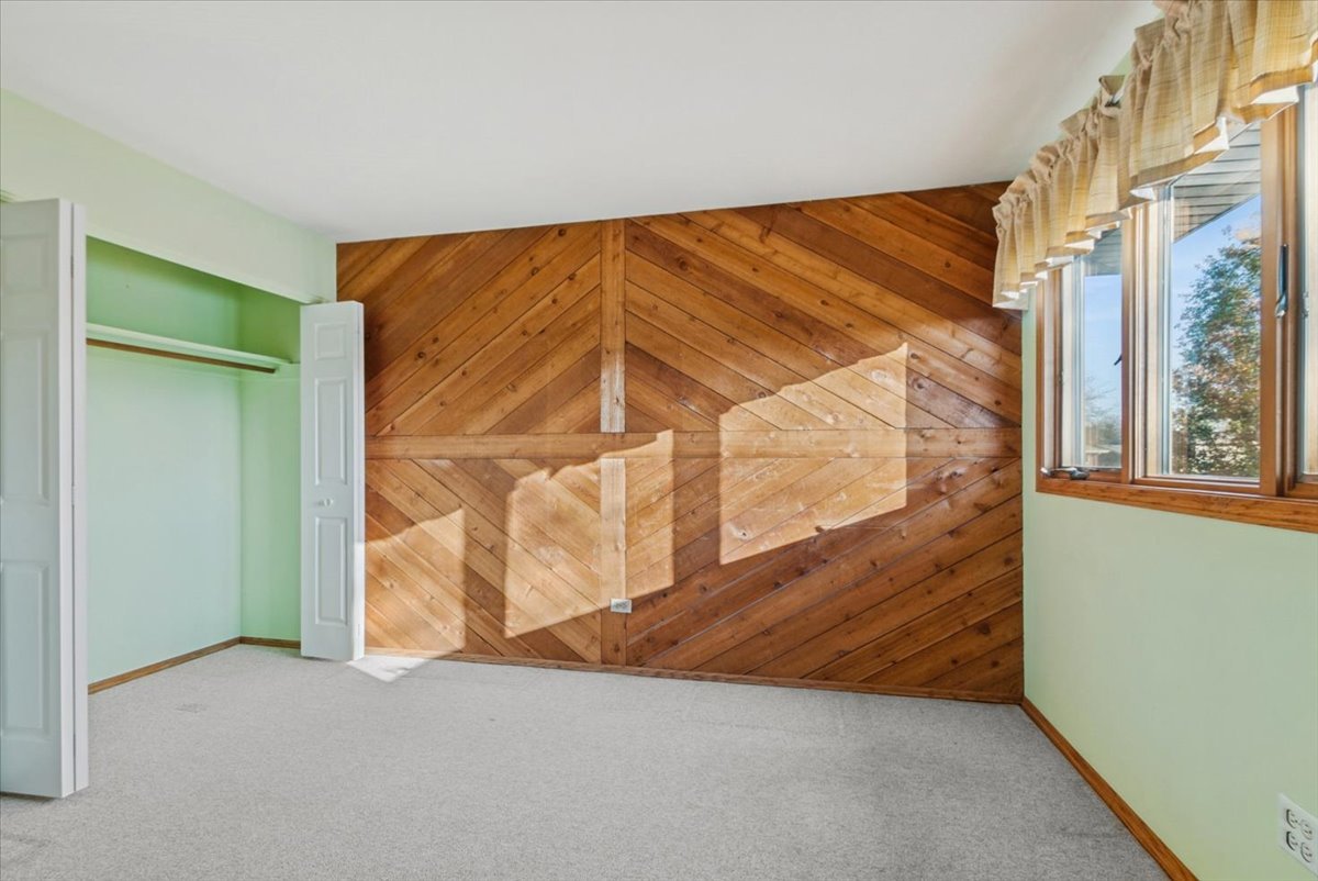 10925 Valley Court, Palos Hills, IL 60465