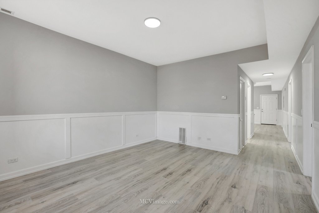 8518 S Marquette Avenue, Chicago, IL 60617