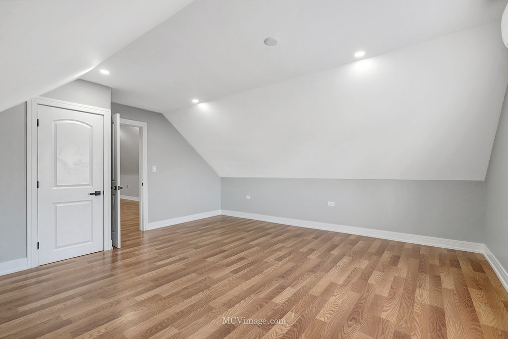 8518 S Marquette Avenue, Chicago, IL 60617