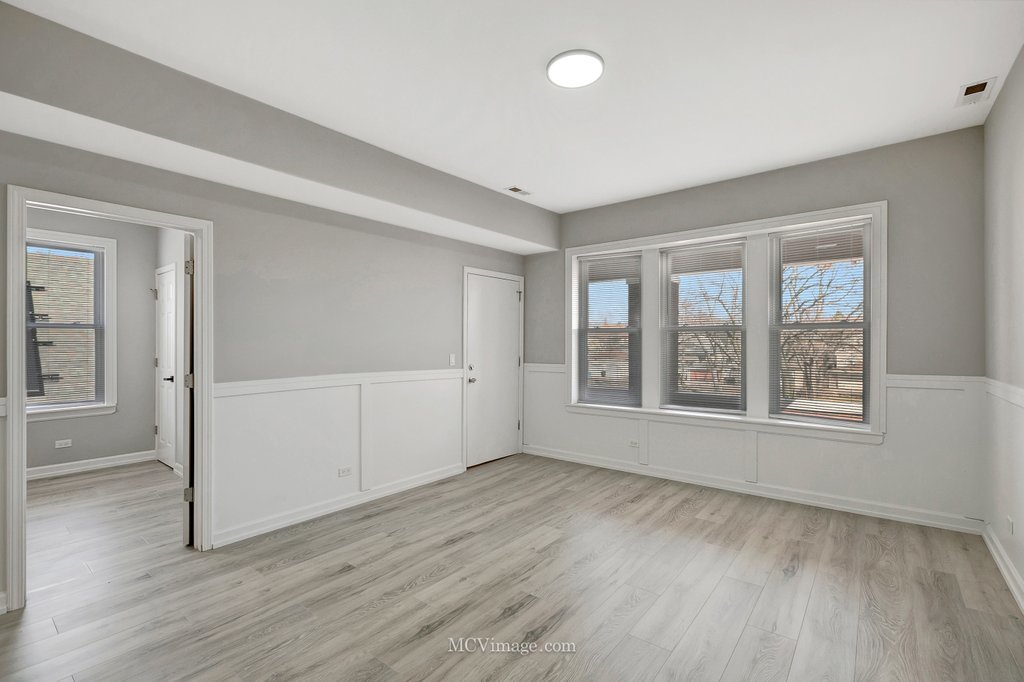 8518 S Marquette Avenue, Chicago, IL 60617