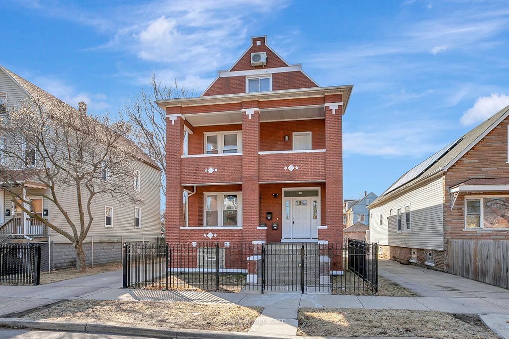 8518 S Marquette Avenue, Chicago, IL 60617