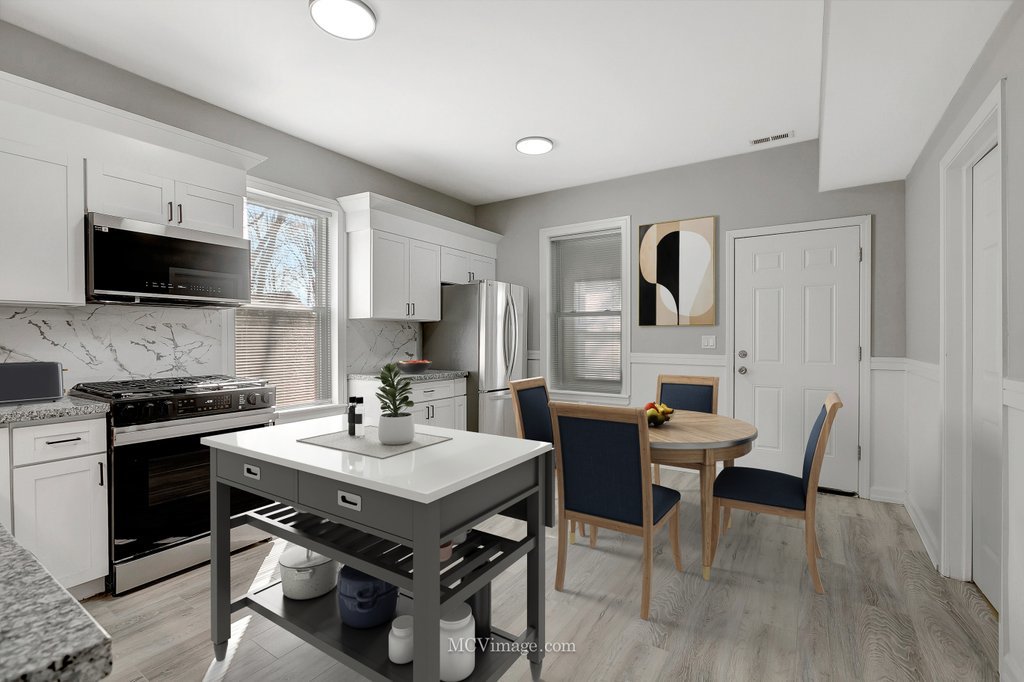 8518 S Marquette Avenue, Chicago, IL 60617