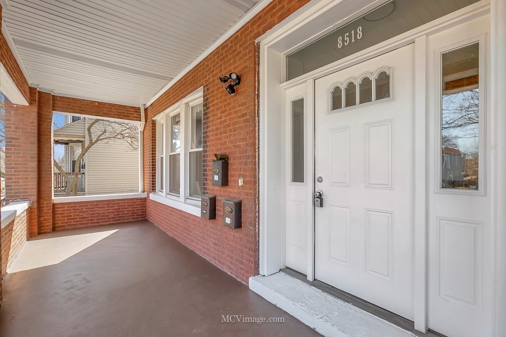8518 S Marquette Avenue, Chicago, IL 60617