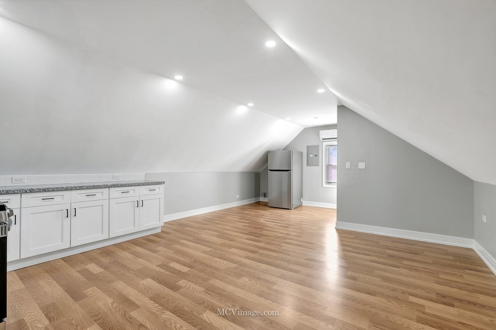 8518 S Marquette Avenue, Chicago, IL 60617