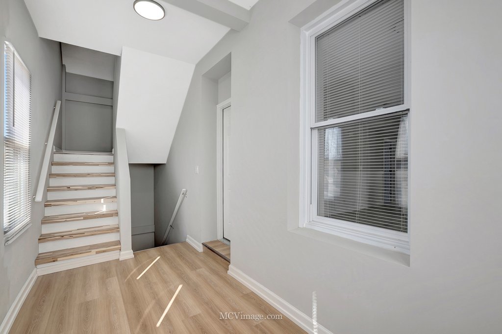 8518 S Marquette Avenue, Chicago, IL 60617