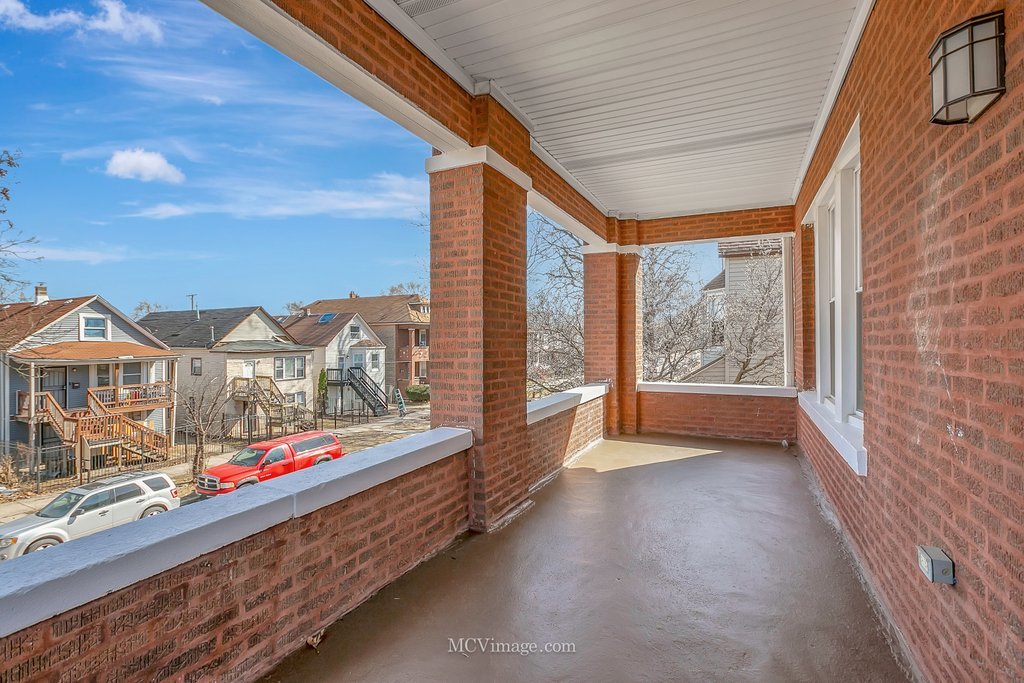 8518 S Marquette Avenue, Chicago, IL 60617