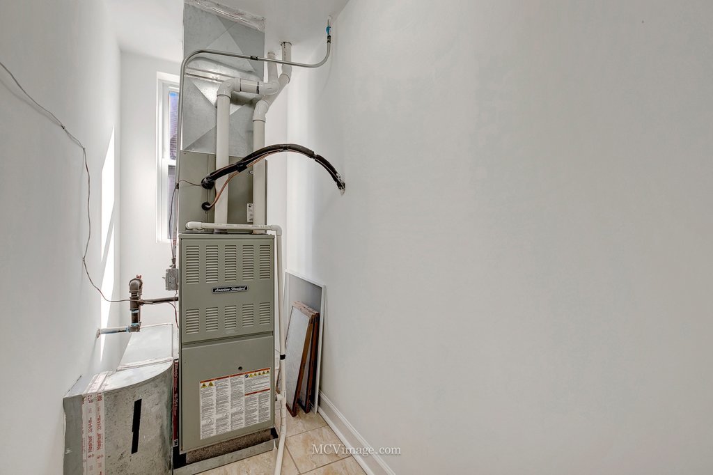 8518 S Marquette Avenue, Chicago, IL 60617