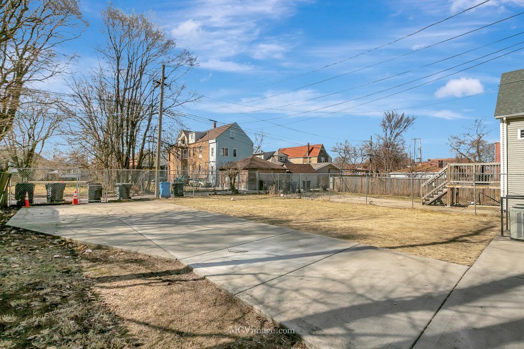 8518 S Marquette Avenue, Chicago, IL 60617