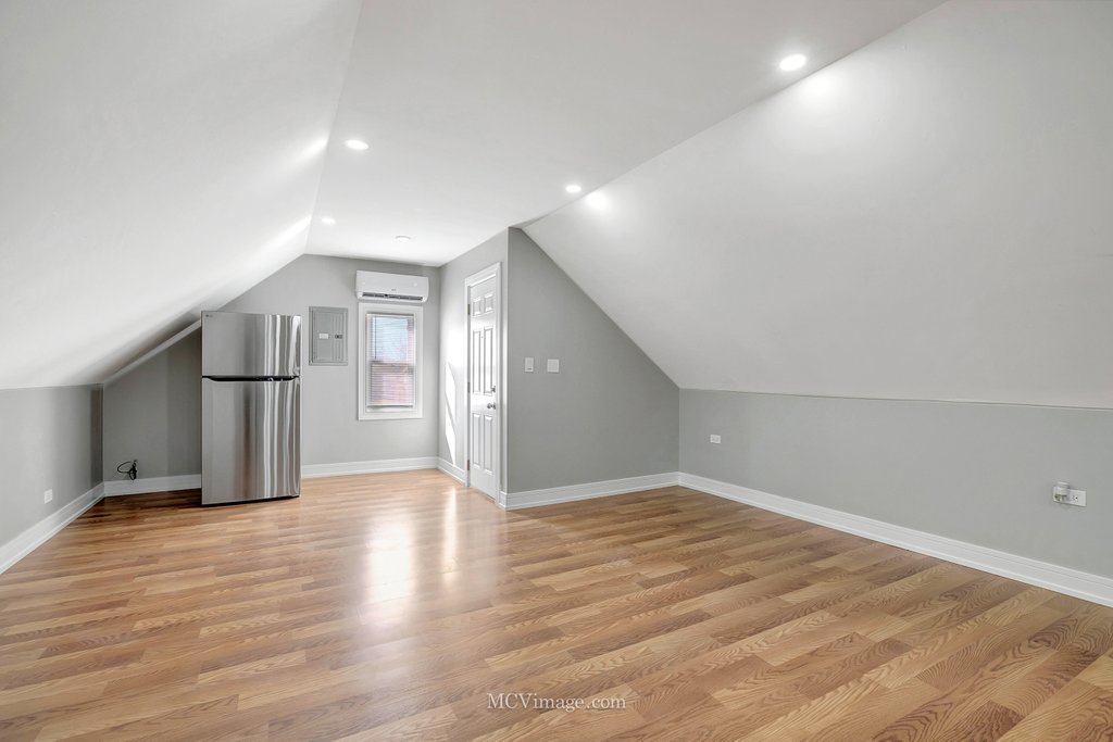 8518 S Marquette Avenue, Chicago, IL 60617