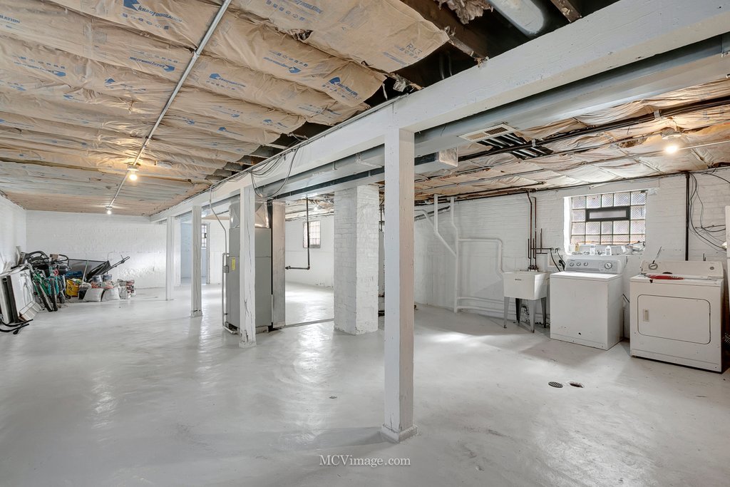 8518 S Marquette Avenue, Chicago, IL 60617