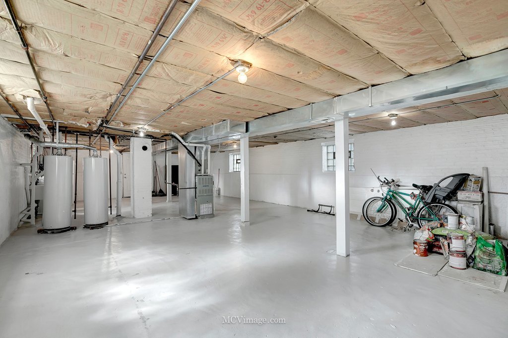 8518 S Marquette Avenue, Chicago, IL 60617