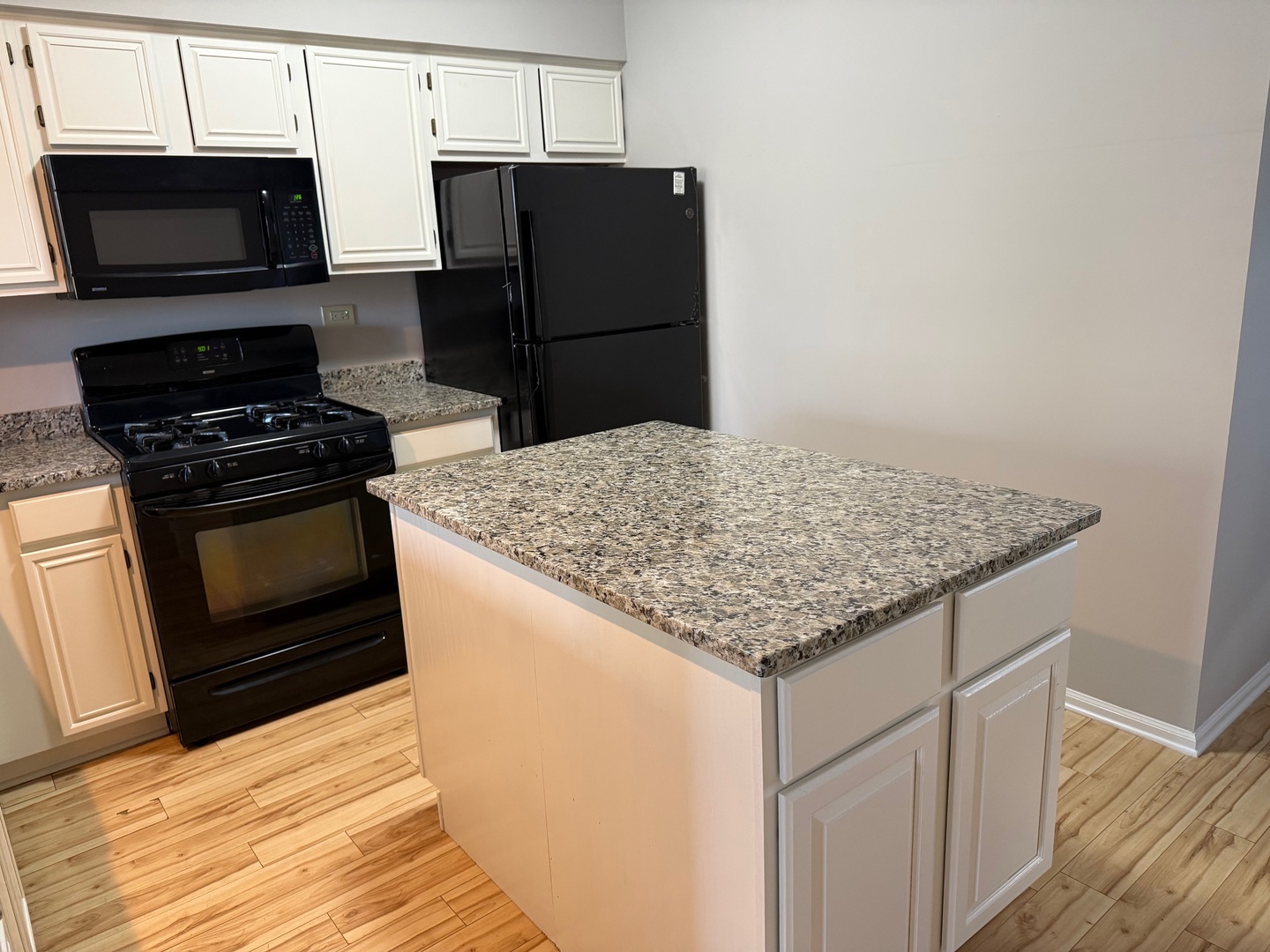 17826 W Salisbury Drive, Gurnee, IL 60031