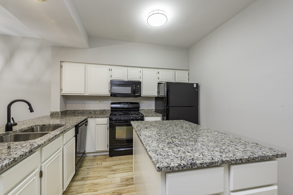 17826 W Salisbury Drive, Gurnee, IL 60031