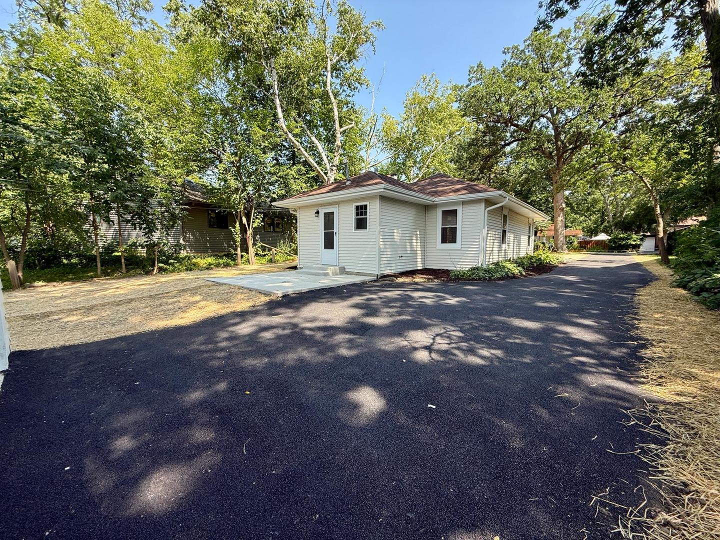 26346 N Walnut Avenue, Mundelein, IL 60060