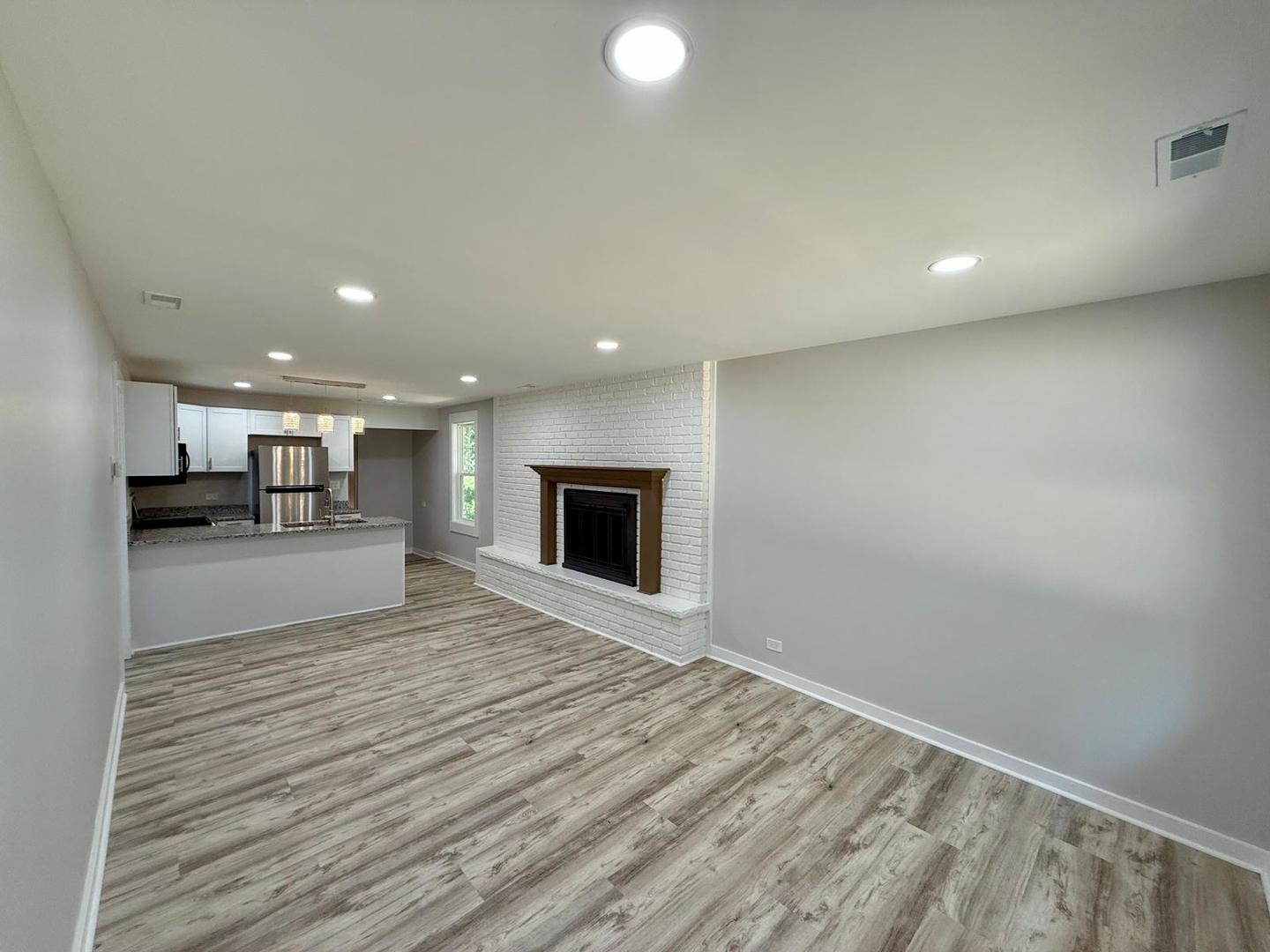 26346 N Walnut Avenue, Mundelein, IL 60060