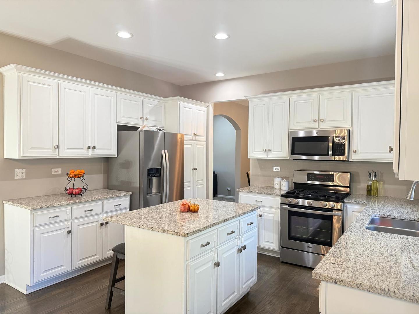 731 Lake Ridge Drive, South Elgin, IL 60177