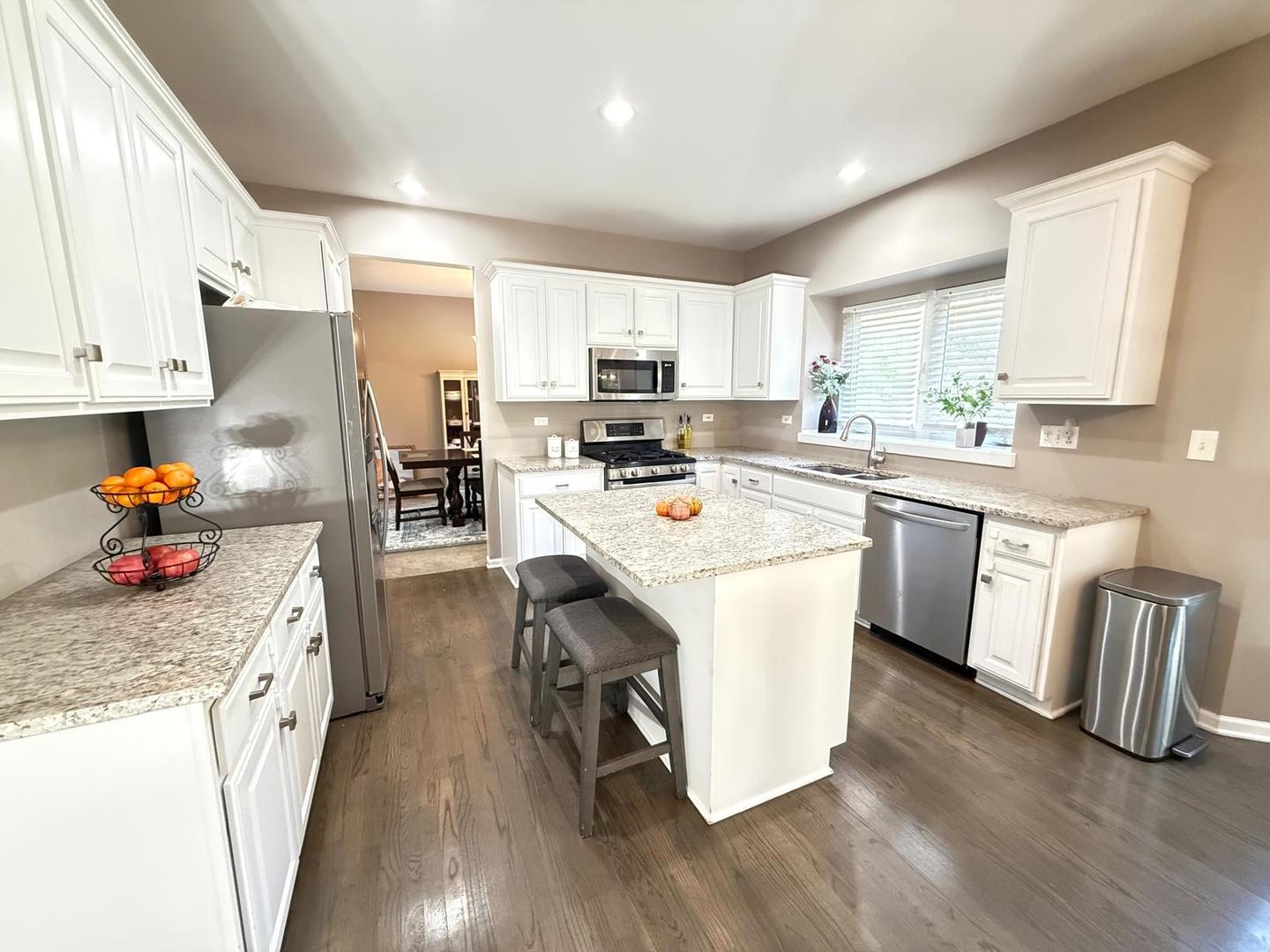 731 Lake Ridge Drive, South Elgin, IL 60177