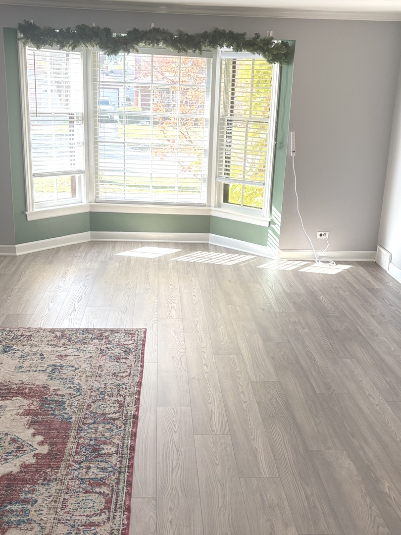 39 N 5th Avenue, Des Plaines, IL 60016