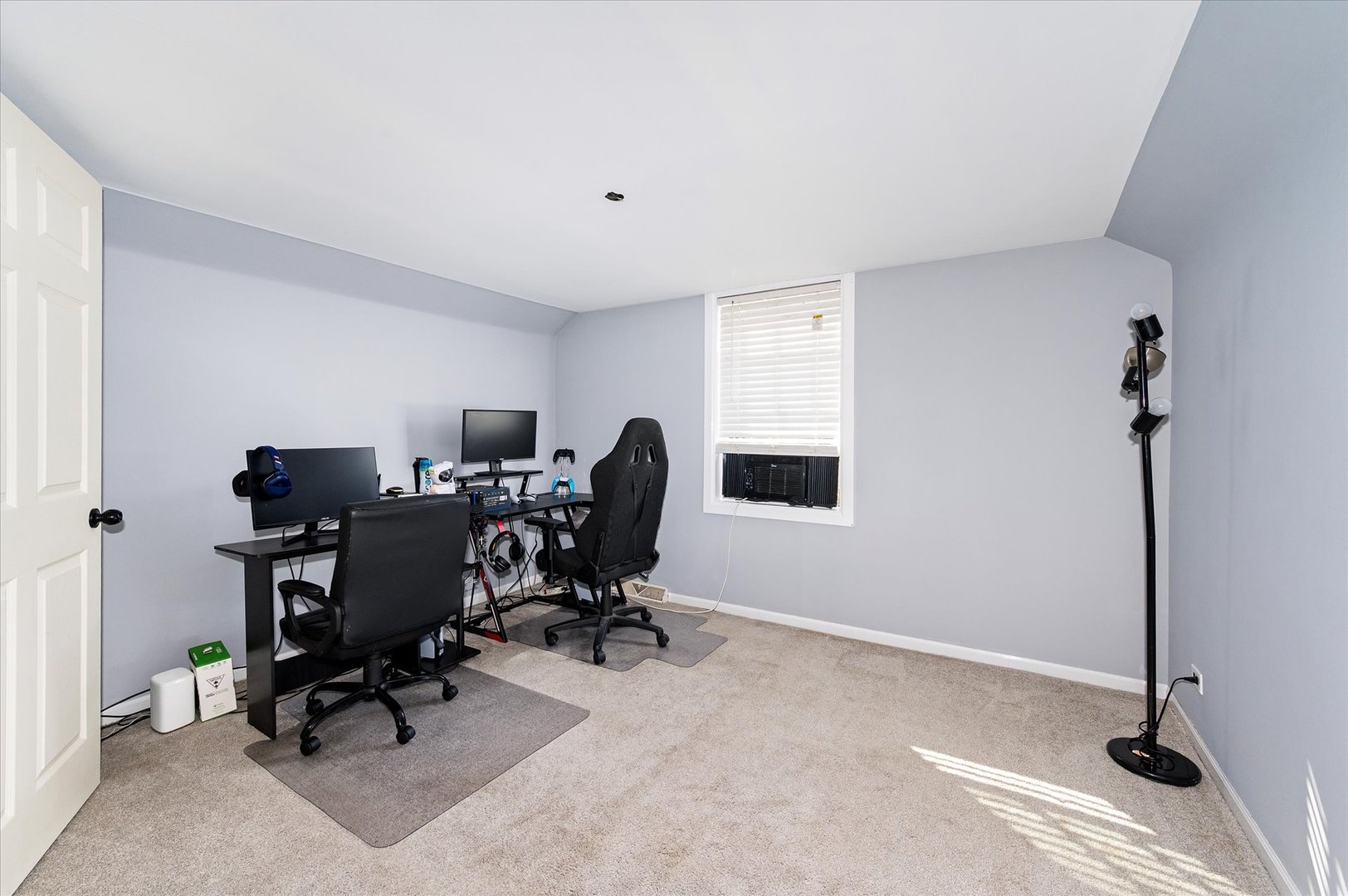 39 N 5th Avenue, Des Plaines, IL 60016