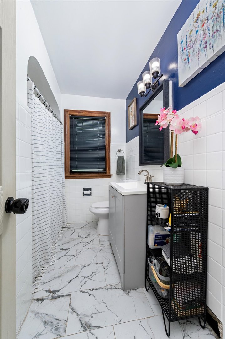 39 N 5th Avenue, Des Plaines, IL 60016