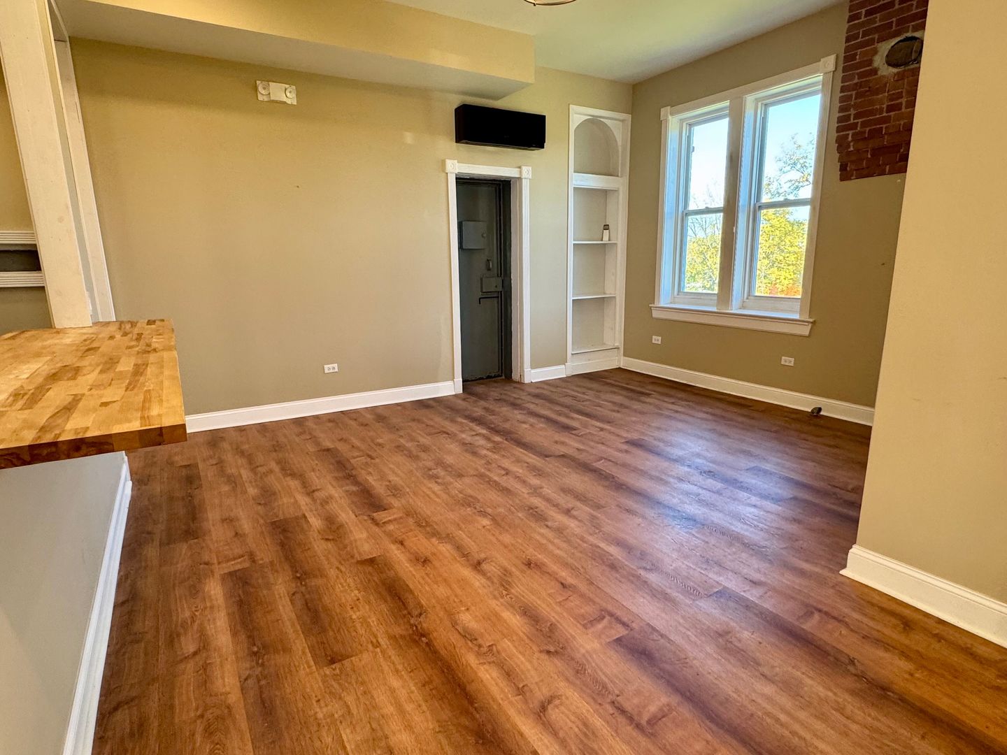 111 W Madison Street #F, Yorkville, IL 60560