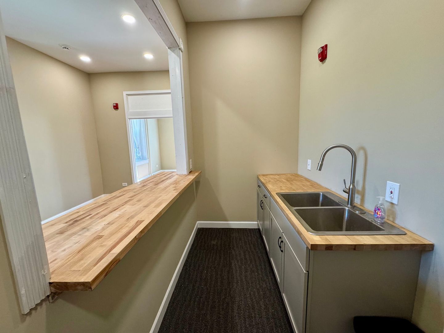 111 W Madison Street #F, Yorkville, IL 60560