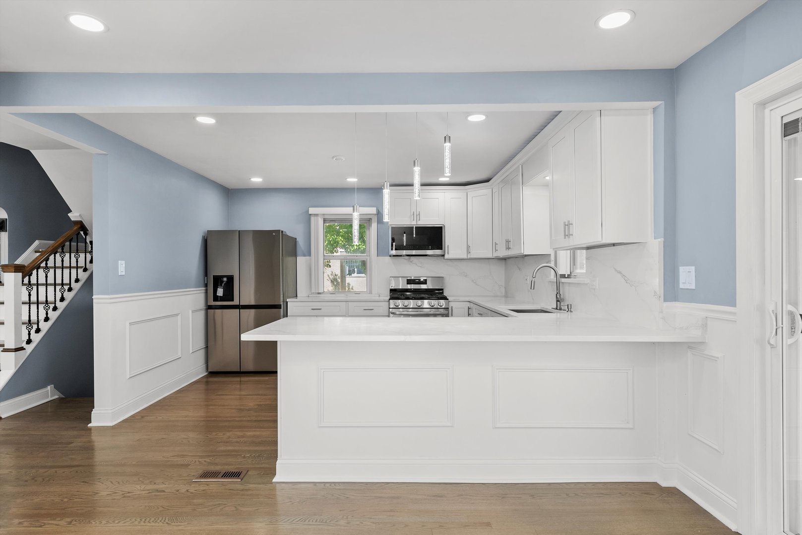 6201 S MEADE Avenue, Chicago, IL 60638