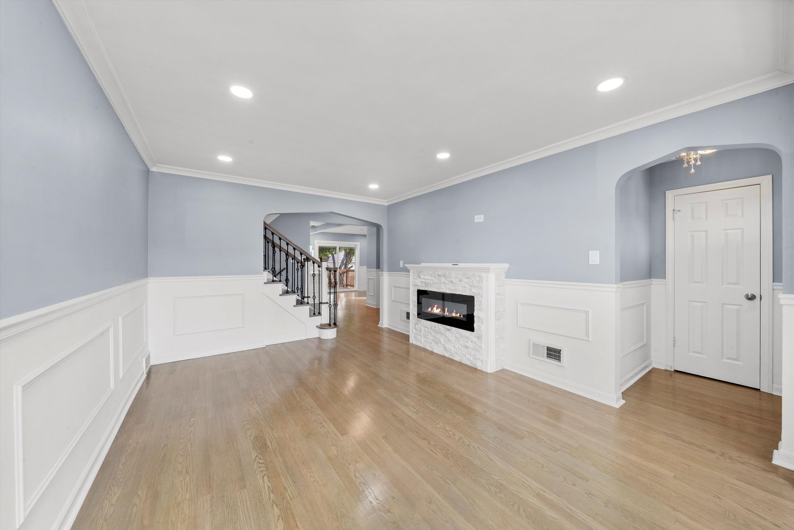 6201 S MEADE Avenue, Chicago, IL 60638