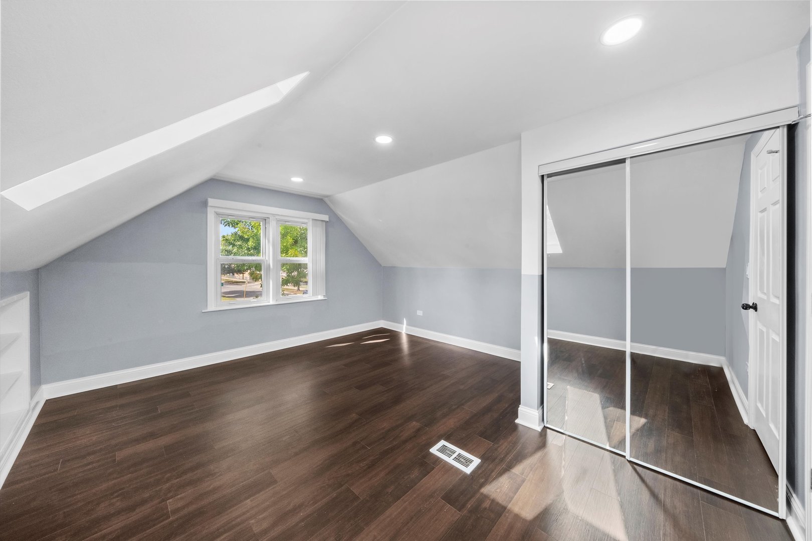 6201 S MEADE Avenue, Chicago, IL 60638