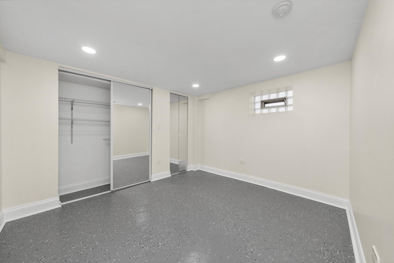 6201 S MEADE Avenue, Chicago, IL 60638