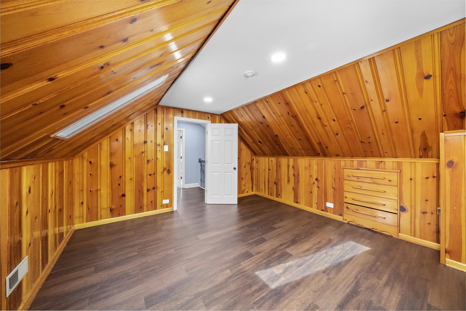 6201 S MEADE Avenue, Chicago, IL 60638