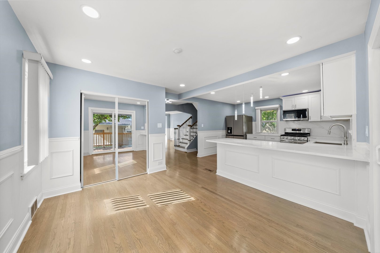 6201 S MEADE Avenue, Chicago, IL 60638