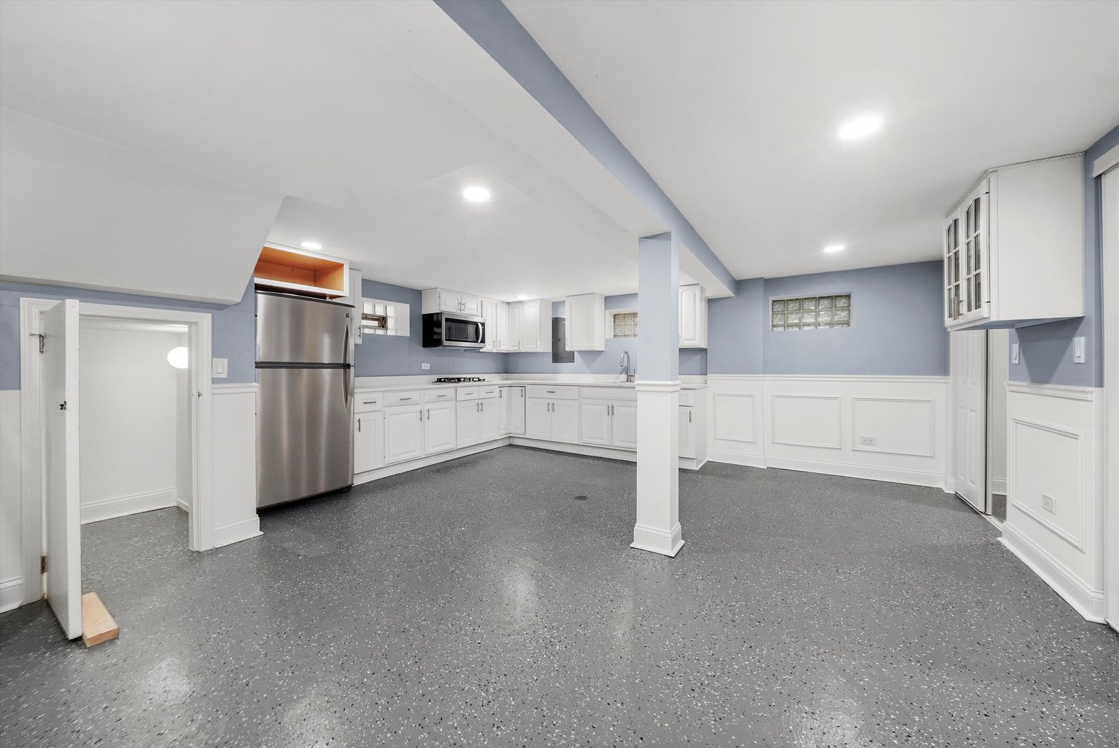 6201 S MEADE Avenue, Chicago, IL 60638