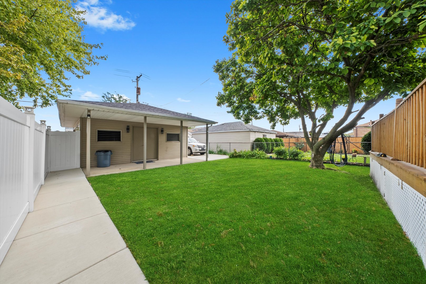 6201 S MEADE Avenue, Chicago, IL 60638