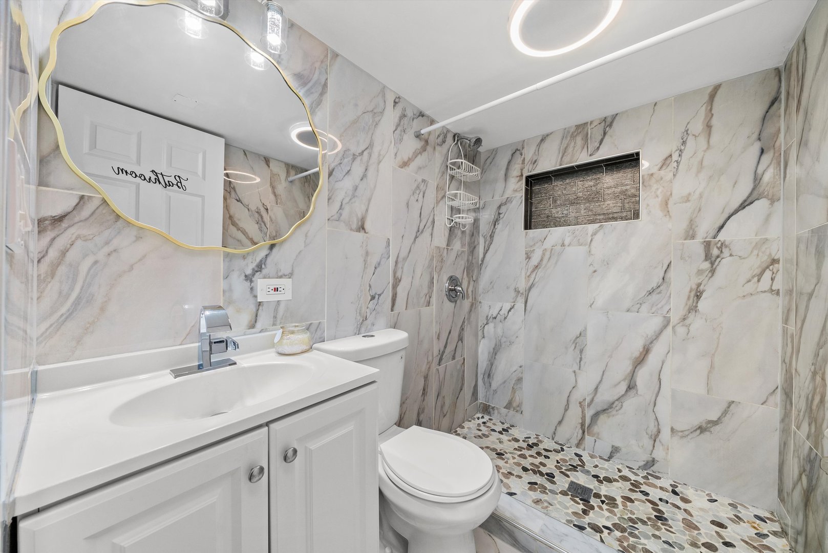 6201 S MEADE Avenue, Chicago, IL 60638