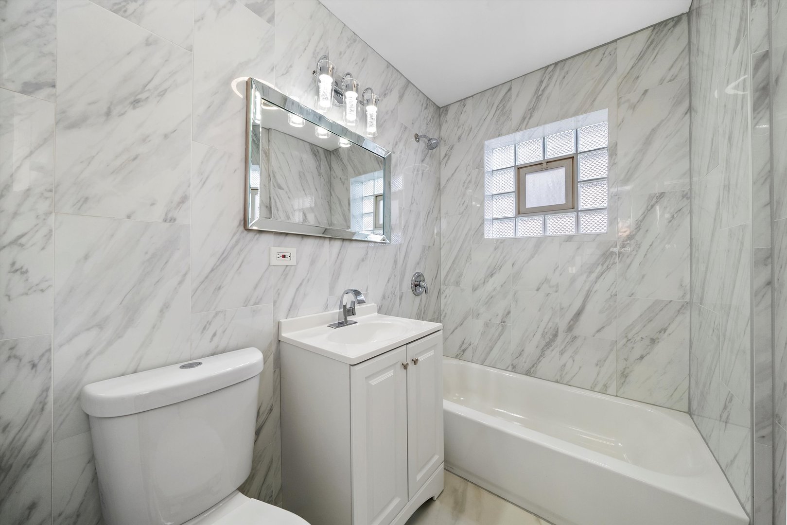 6201 S MEADE Avenue, Chicago, IL 60638