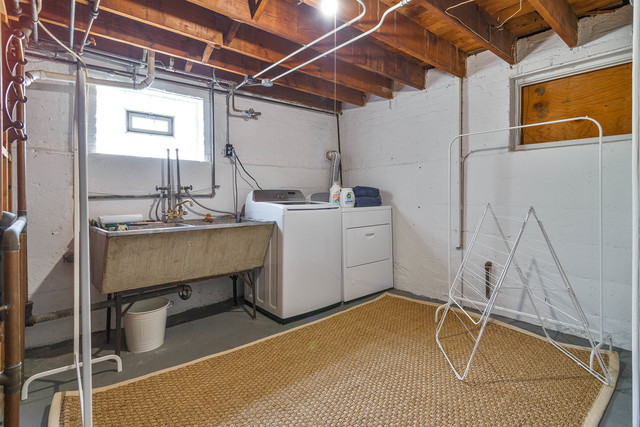 219 Middaugh Road, Clarendon Hills, IL 60514