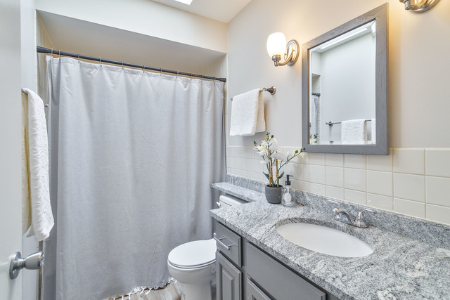 219 Middaugh Road, Clarendon Hills, IL 60514