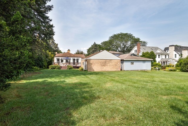 219 Middaugh Road, Clarendon Hills, IL 60514