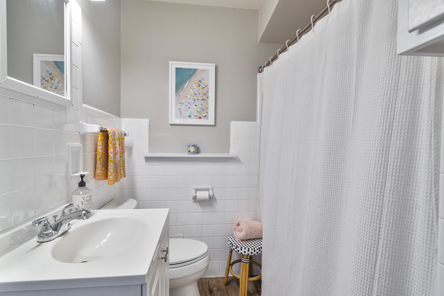 219 Middaugh Road, Clarendon Hills, IL 60514