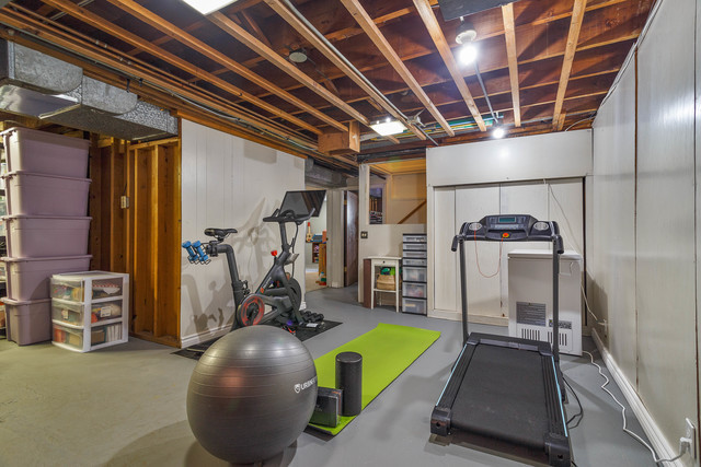 219 Middaugh Road, Clarendon Hills, IL 60514