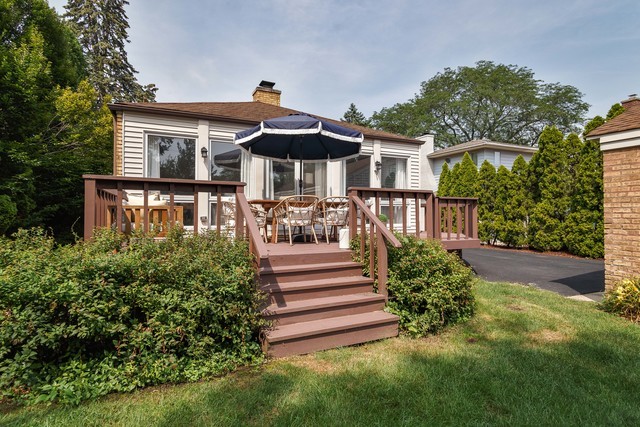 219 Middaugh Road, Clarendon Hills, IL 60514