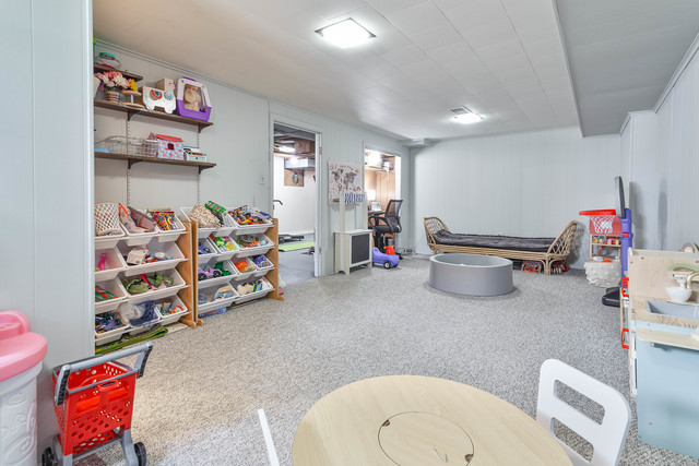 219 Middaugh Road, Clarendon Hills, IL 60514