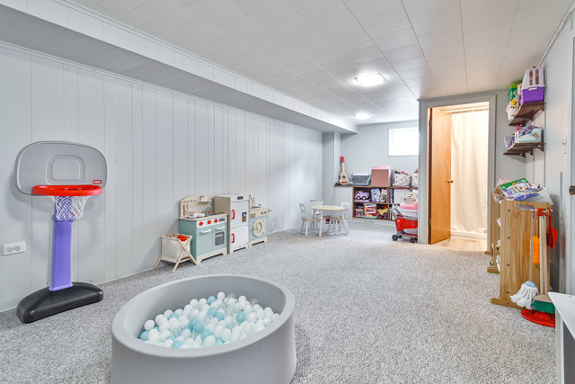 219 Middaugh Road, Clarendon Hills, IL 60514