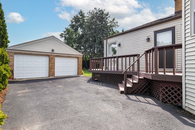 219 Middaugh Road, Clarendon Hills, IL 60514