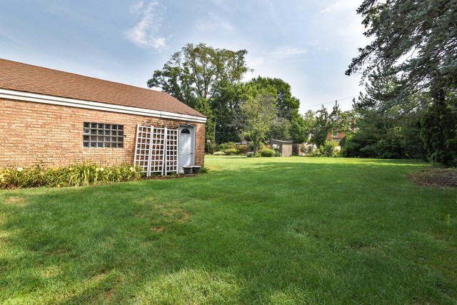 219 Middaugh Road, Clarendon Hills, IL 60514