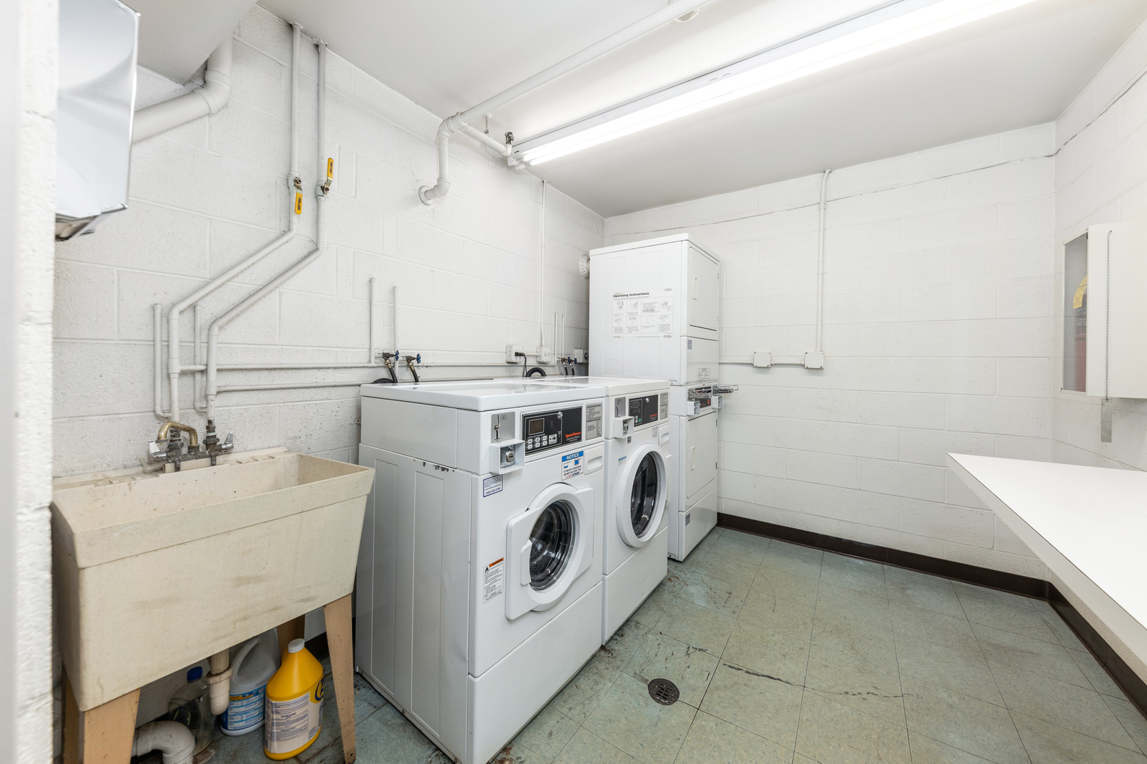 7525 Nantucket Drive #210, Darien, IL 60561