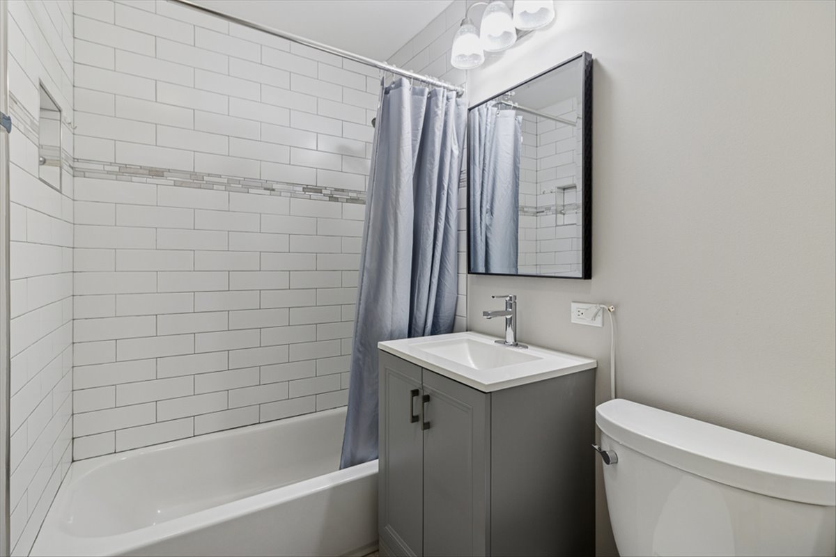 620 Mesa Drive #310, Hoffman Estates, IL 60169