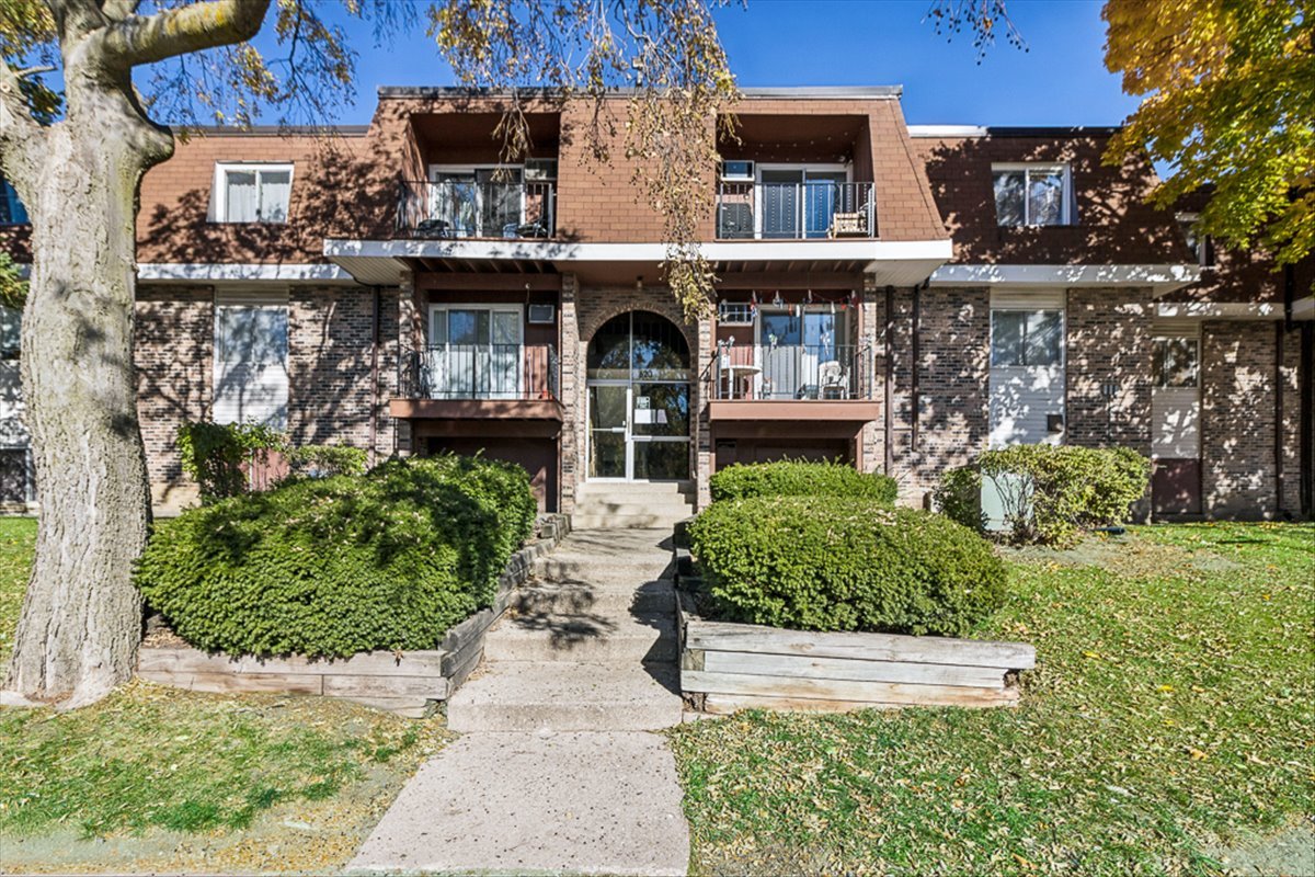 620 Mesa Drive #310, Hoffman Estates, IL 60169